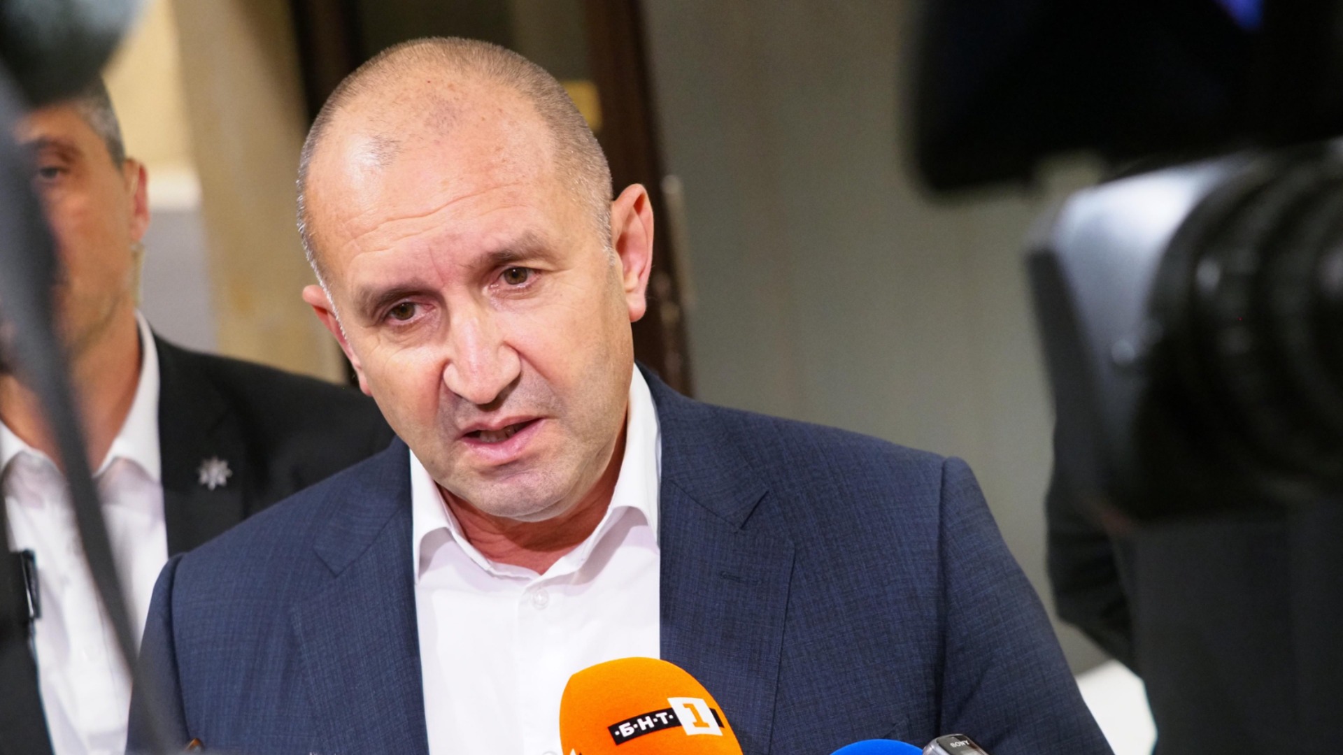 Паралелно преброяване: Румен Радев печели пълно мнозинство