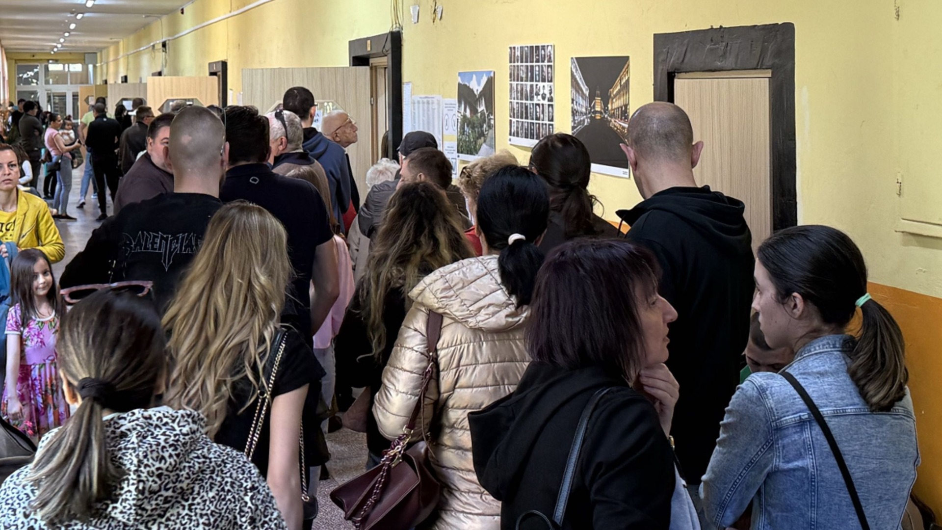 Опашки от чакащи и удължен изборен ден: 71% избирателна активност в емблематичен район