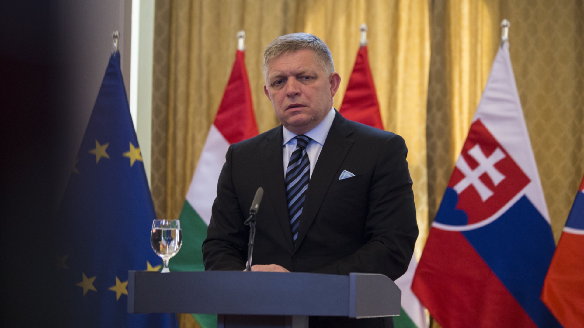 Затворено небе: Латвия и Литва не дават самолетът на Фицо да прелети над тях към Москва