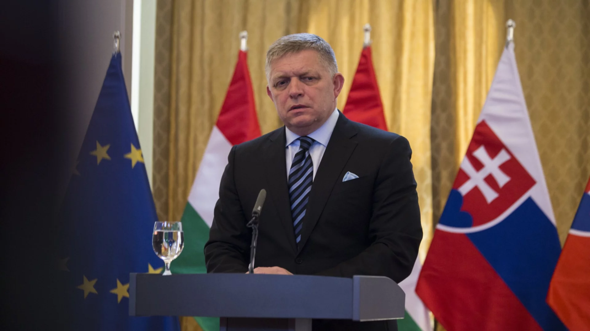 Затворено небе: Латвия и Литва не дават самолетът на Фицо да прелети над тях към Москва