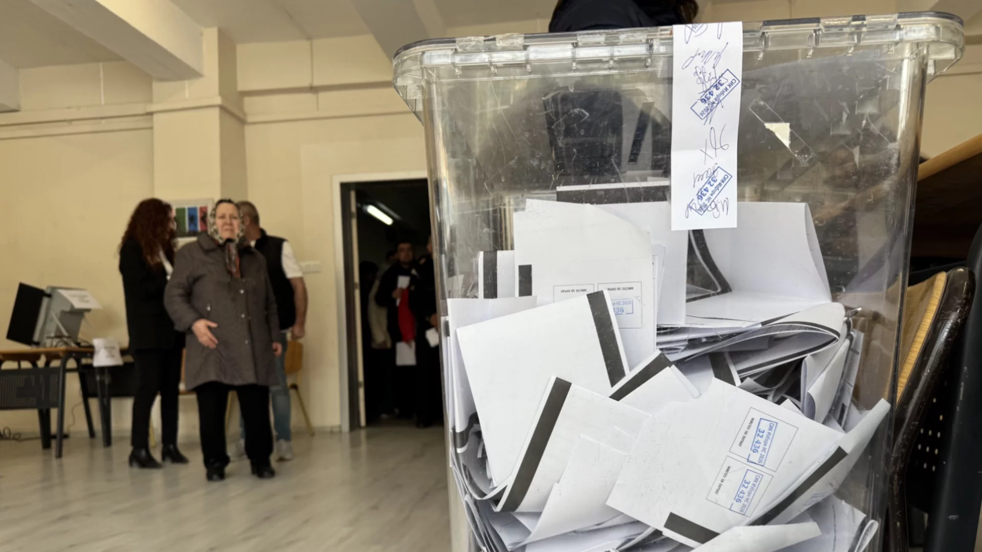 В разгара на изборния ден: Интернет срив удари РИК в София и Стара Загора