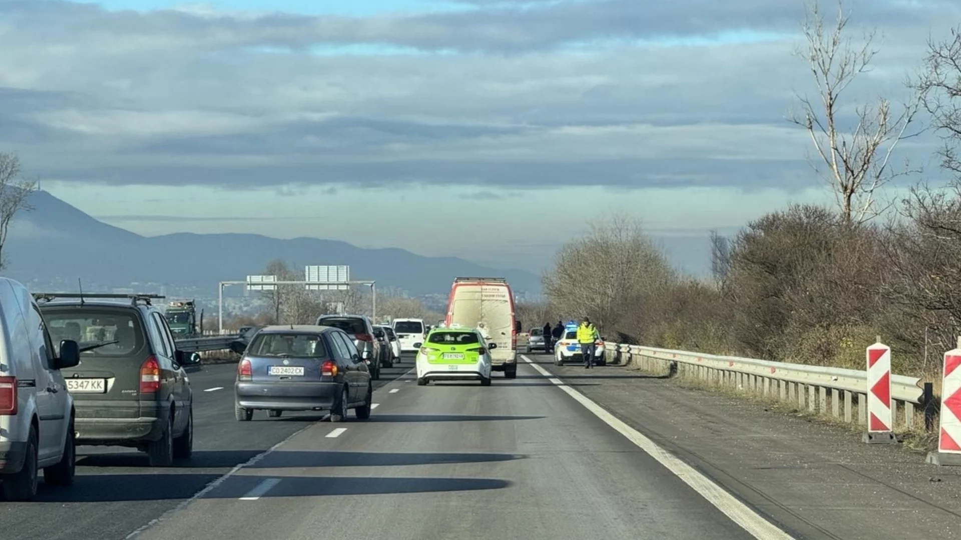 Тежка катастрофа на изхода на София затруднява движението към АМ "Тракия"