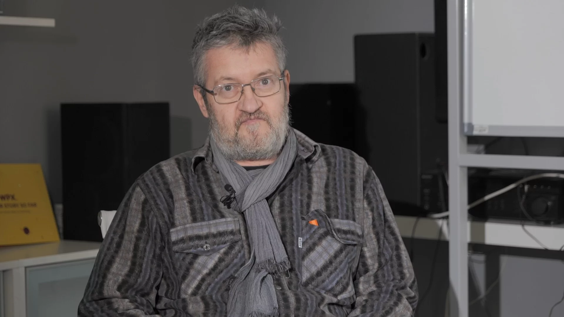 Привикаха карикатуриста Христо Комарницки в полицията, министърът му се обади лично (ВИДЕО)