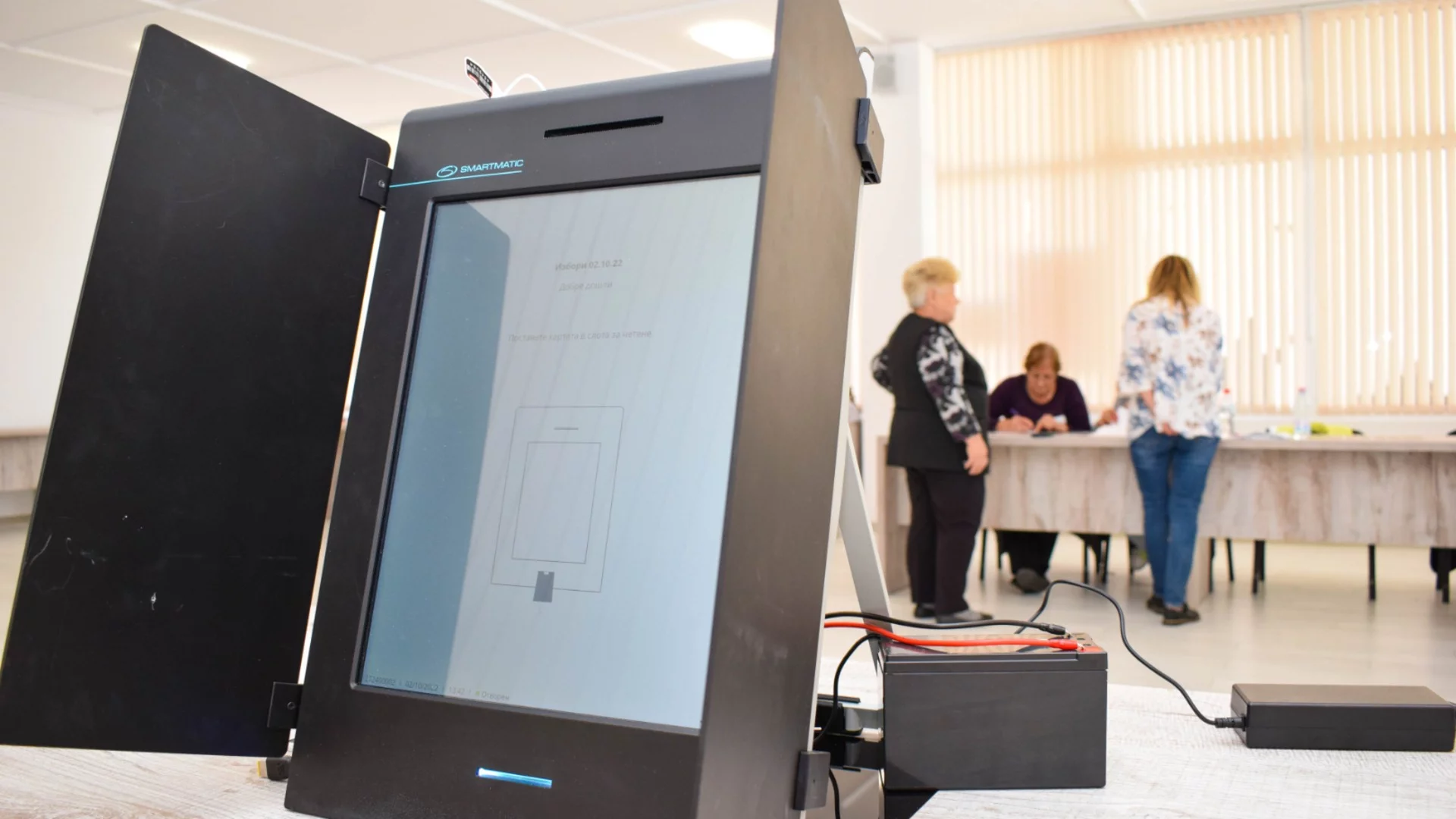 Блокирала машина: Първи проблеми с вота в Стара Загора (ВИДЕО)