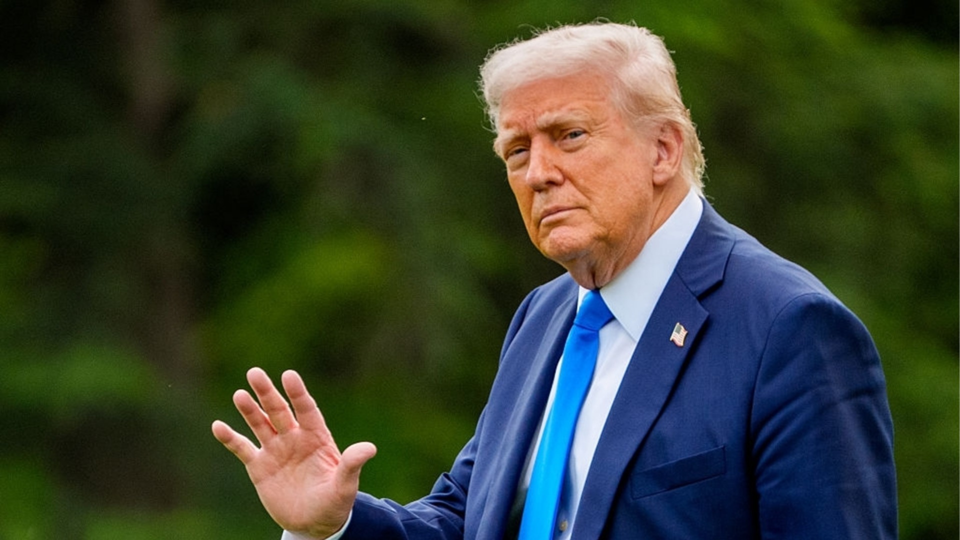 НА ЖИВО: Тръмп се закани да взриви цял Иран