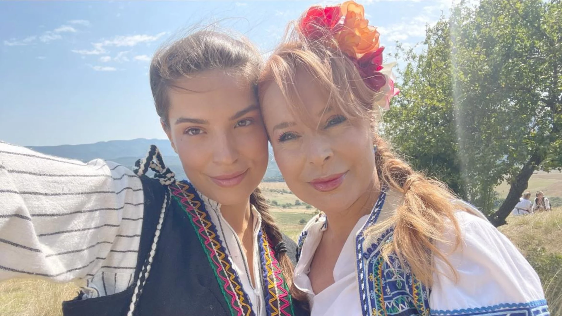 Горчива истина: Дъщерята на Мира Добрева дълго криела кои са родителите ѝ