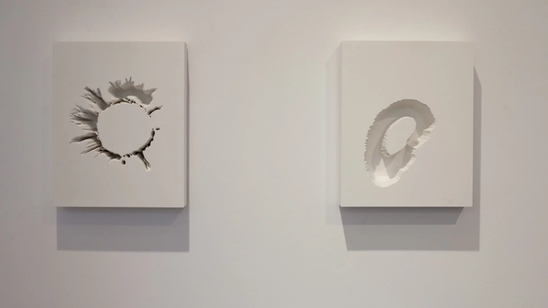 Човешкият алгоритъм: Изложбата в галерия "Куб", част от фестивала SHAPESHIFT, изследва невидимата архитектура на дигиталното ни ежедневие