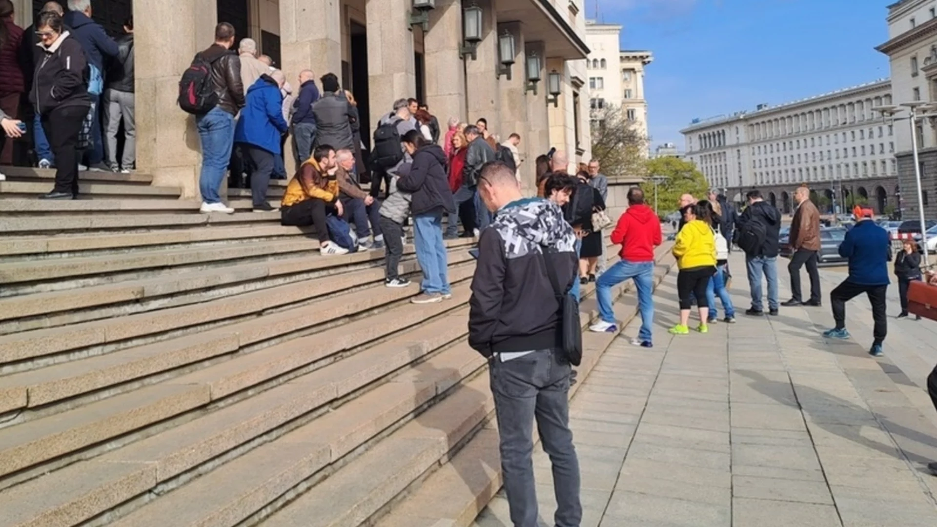 Опашка се изви пред БНБ заради новата колекционерска монета