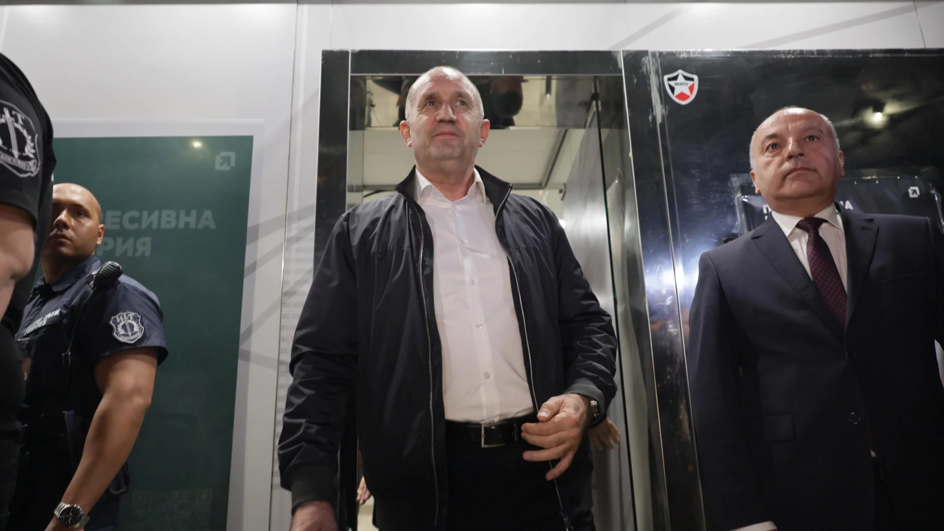 НА ЖИВО: Денят след победата на Радев - реакции, оставки и управленска формула?