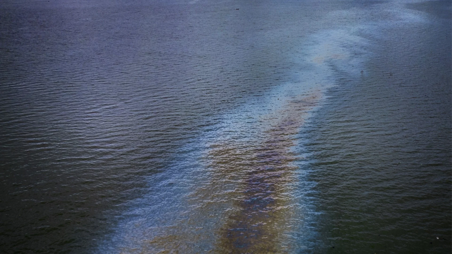 "Нефтен дъжд" и разлив в морето: Последствията от украинските удари по Туапсе (ВИДЕО)