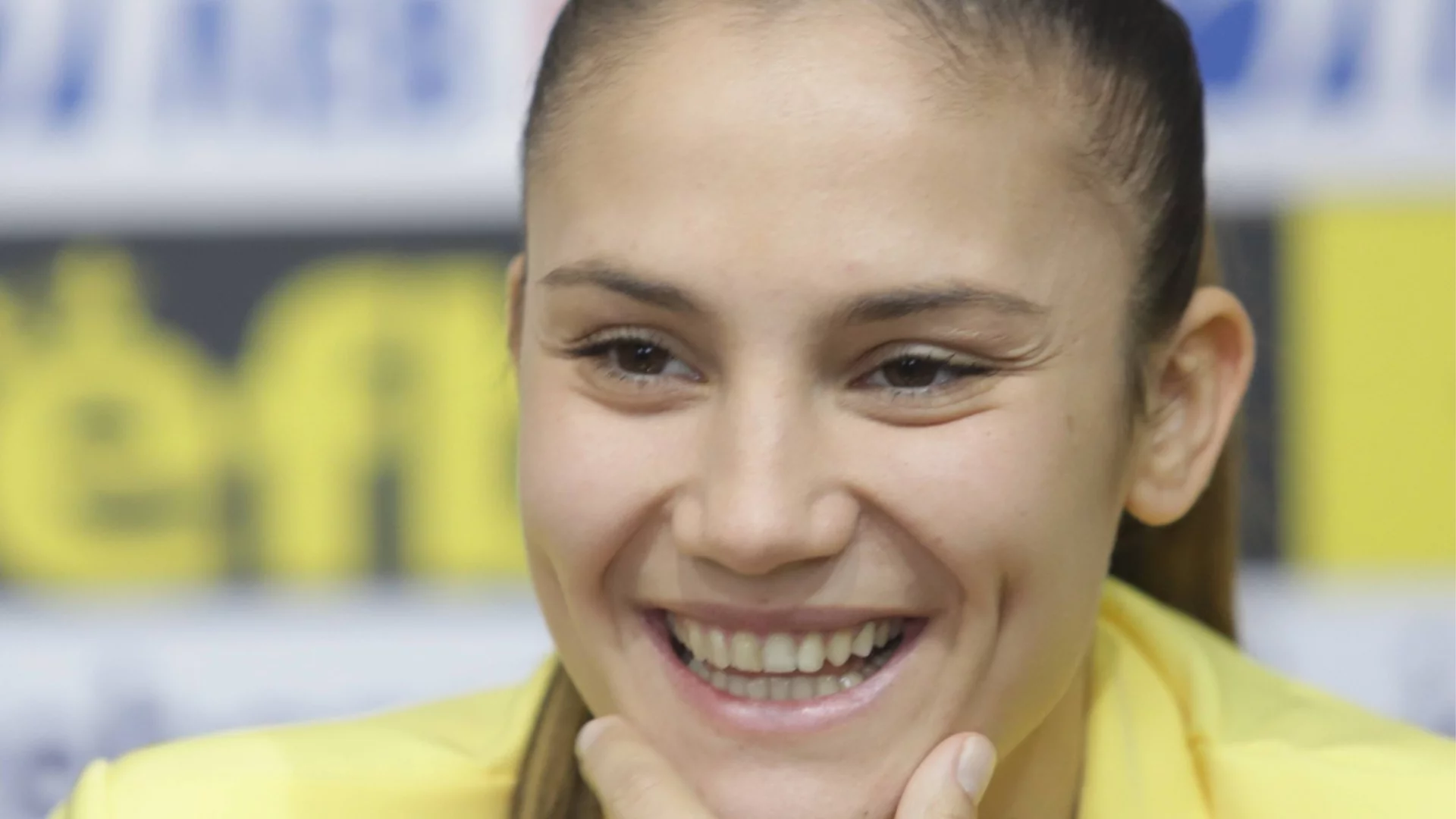 100% резултати в Ловеч: Ивет Горанова надви Николай Нанков