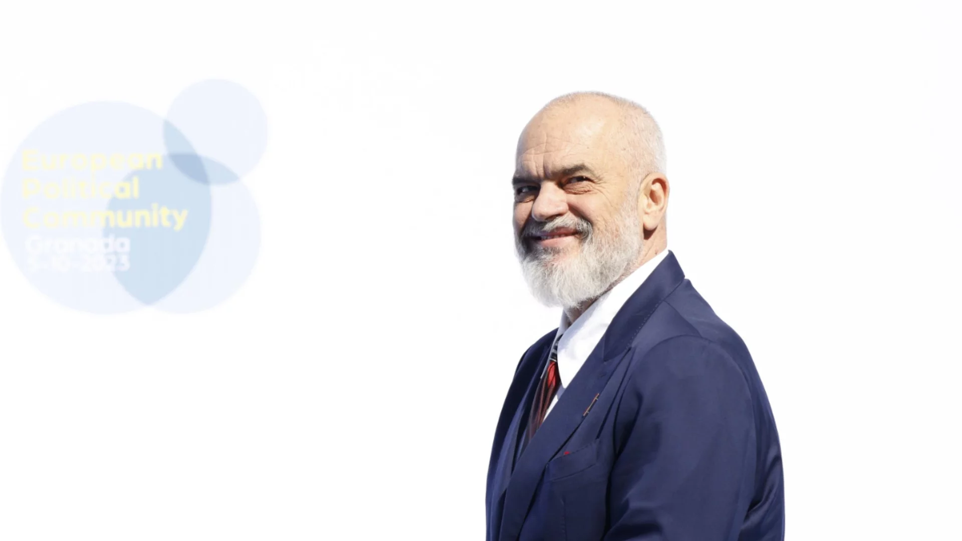 Еди Рама в откровено интервю: Кълне Хаменей, клюкарства за Мицотакис и отговаря грък ли е