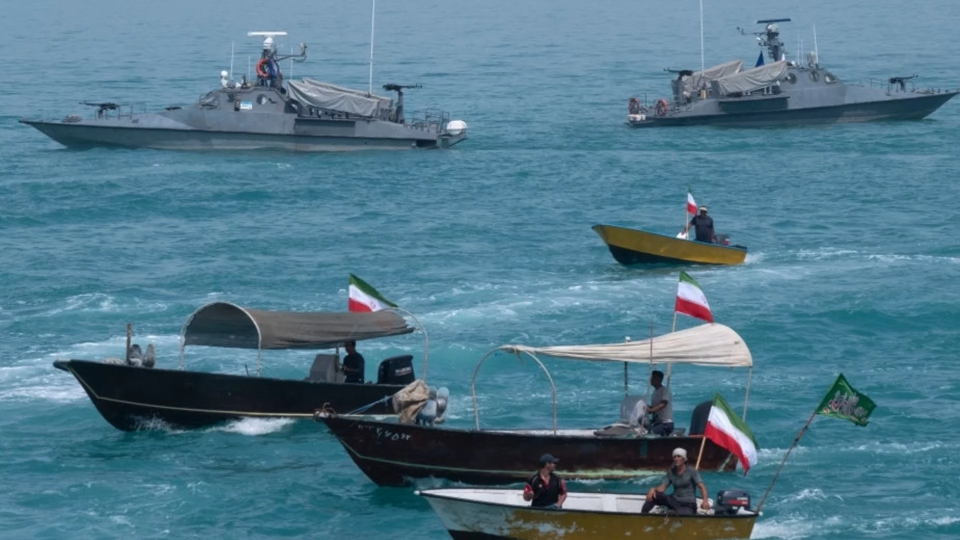 След съботния рекорд: Трафикът през Ормузкия проток спря неочаквано