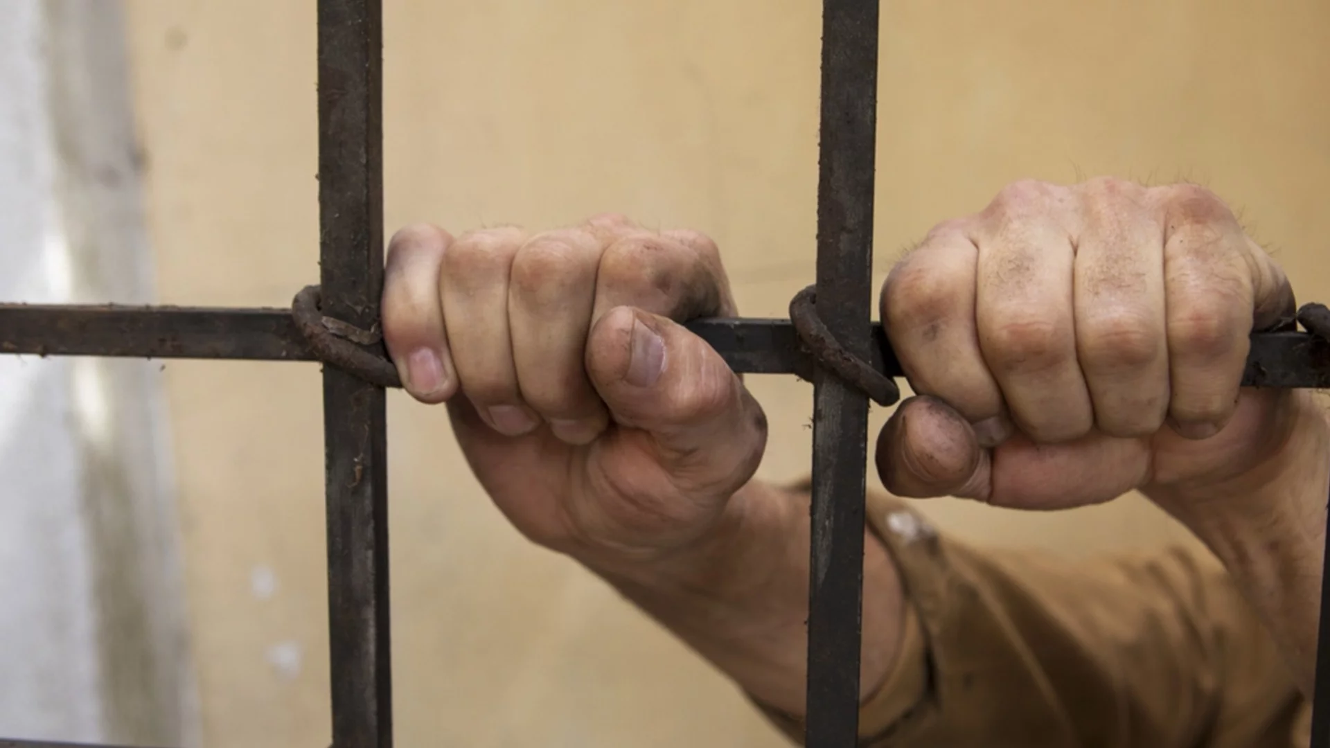 Арестанти за малко да си хапнат кроасани с кокаин