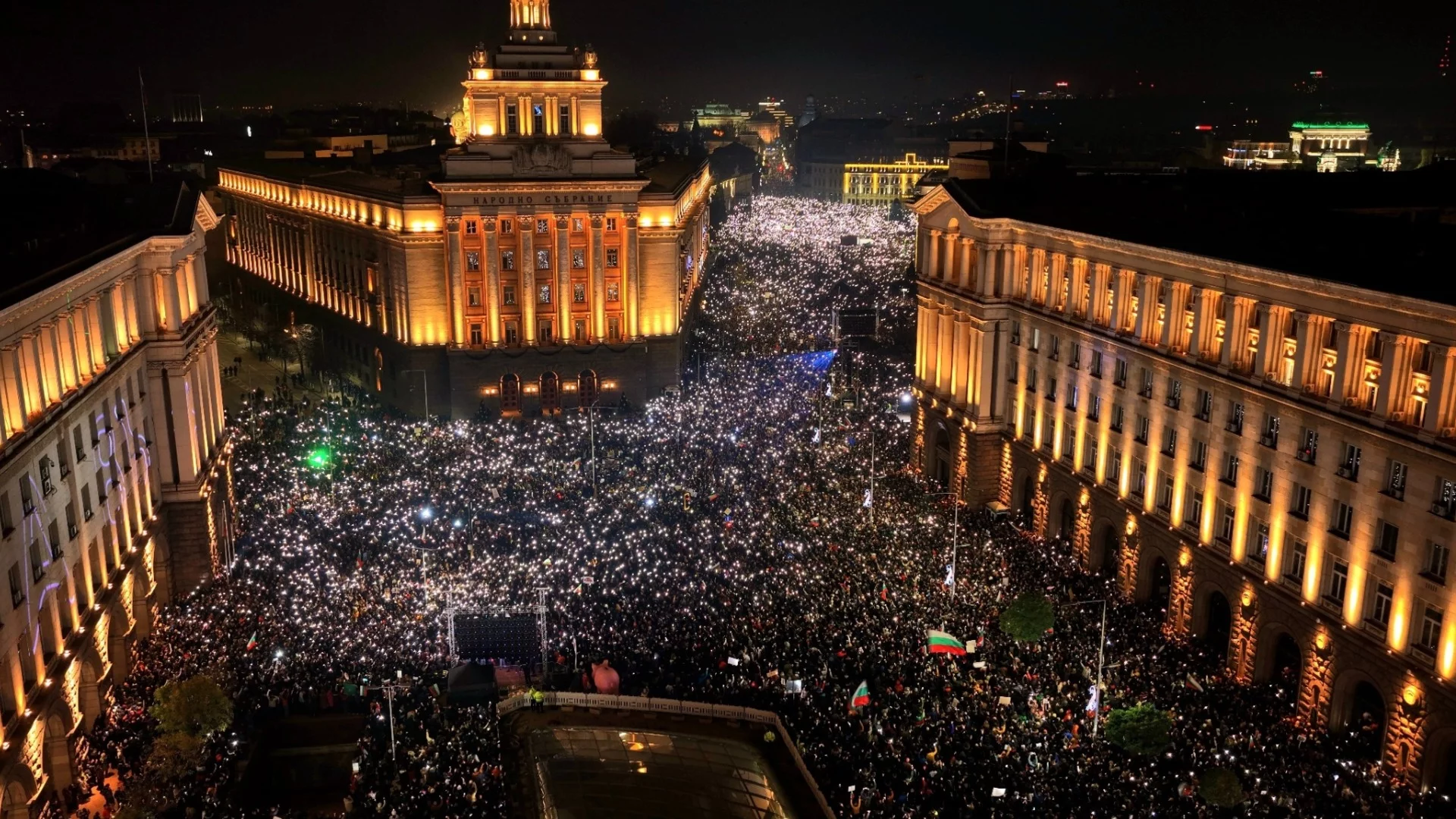Шамар за бившата власт: Половин милион гласа по-малко след протести, нахалство и феномена Радев (СНИМКИ)