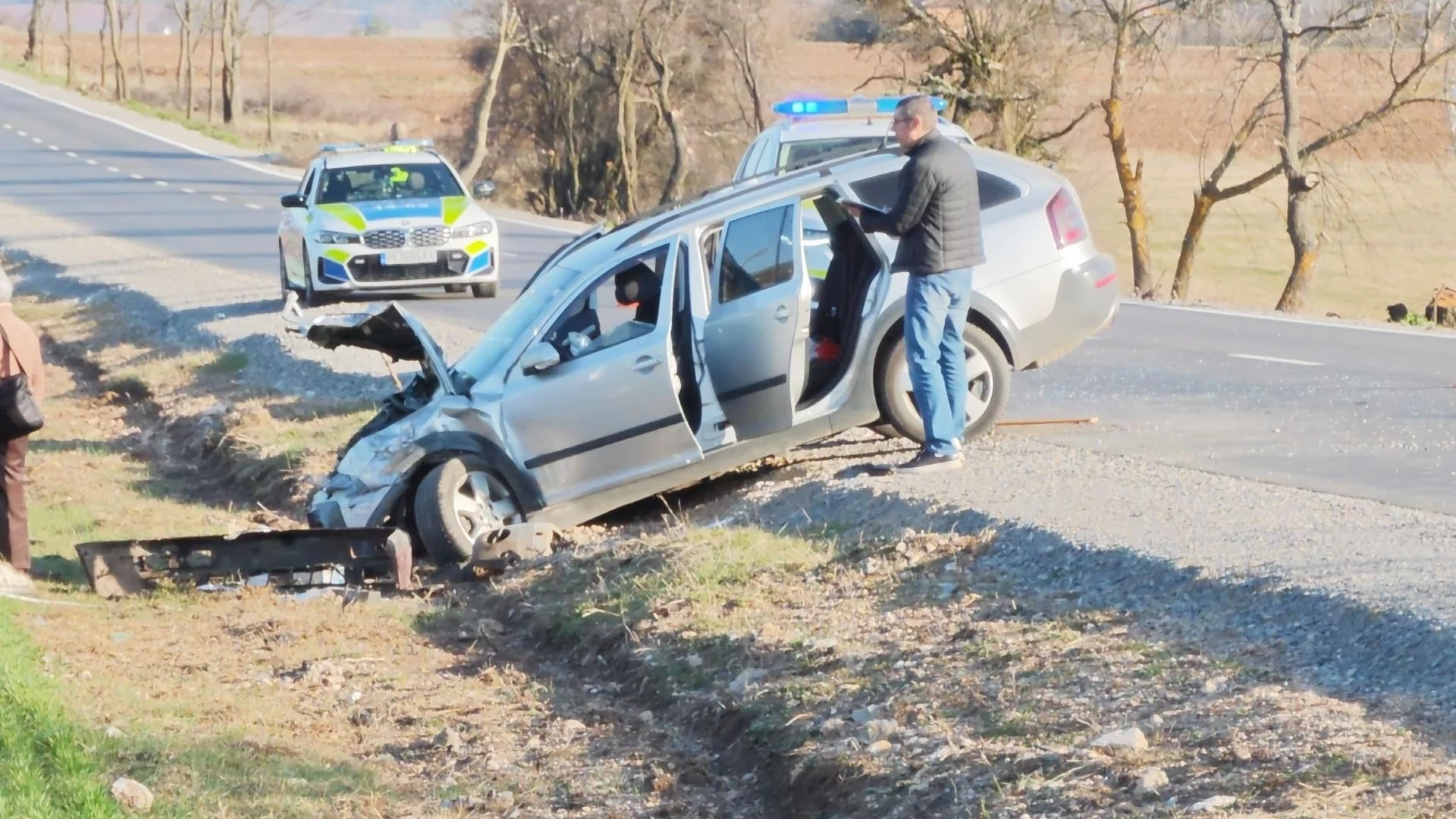 Две деца и майка им са в тежко състояние след катастрофа