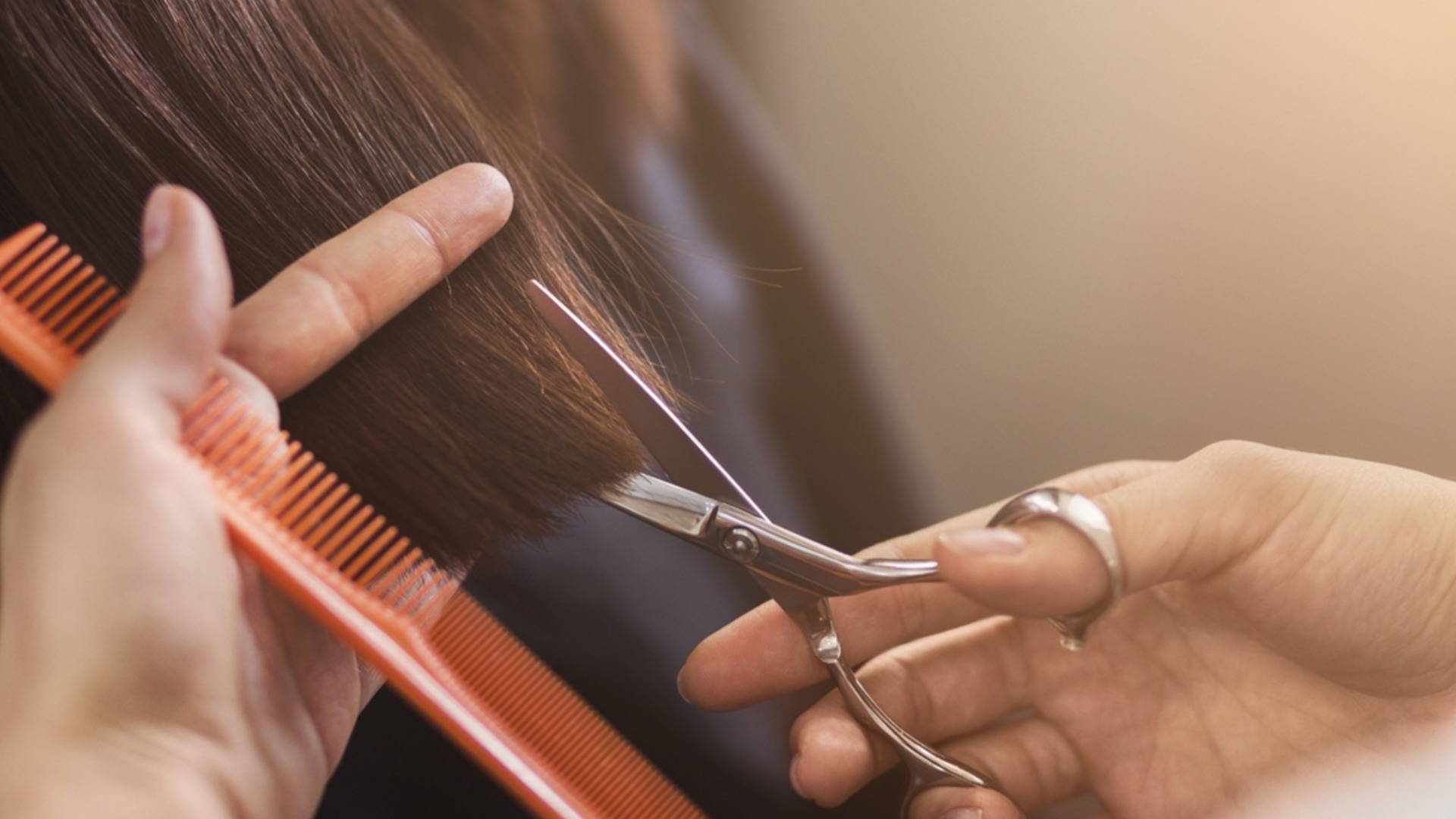 Лунен календар за подстригване и боядисване на косата през май 2026 г.: Кои са най-добрите дни