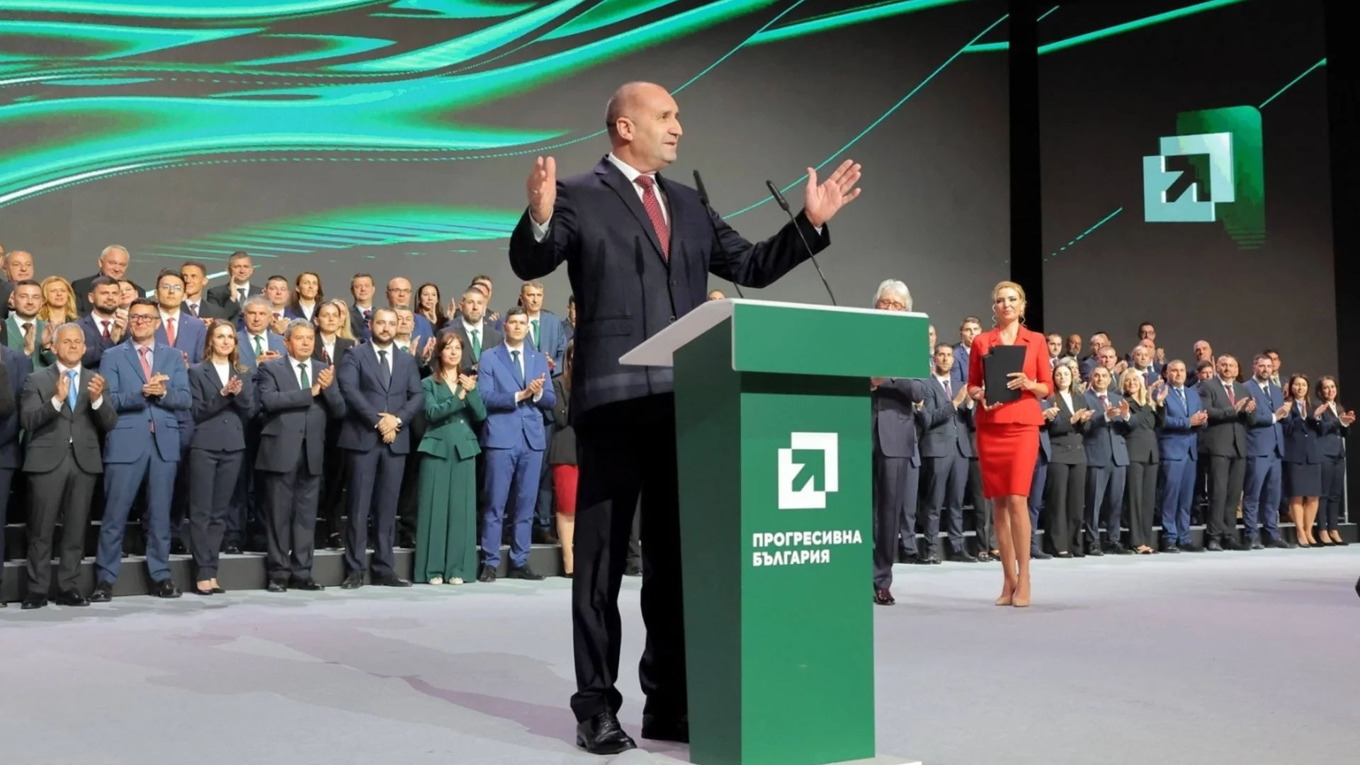 Внушителният брой гласове и успех на Радев, изпреварили Борисов от 2009 г. и напомнили за рекорд на Иван Костов (СНИМКИ)