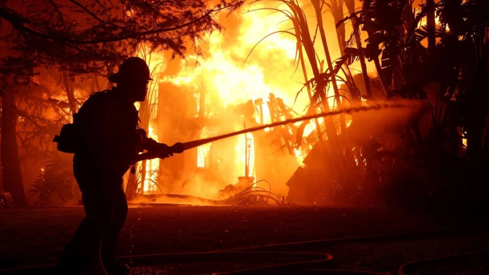 Над 50 пожара само през уикенда: Опасният сезон започна в Гърция