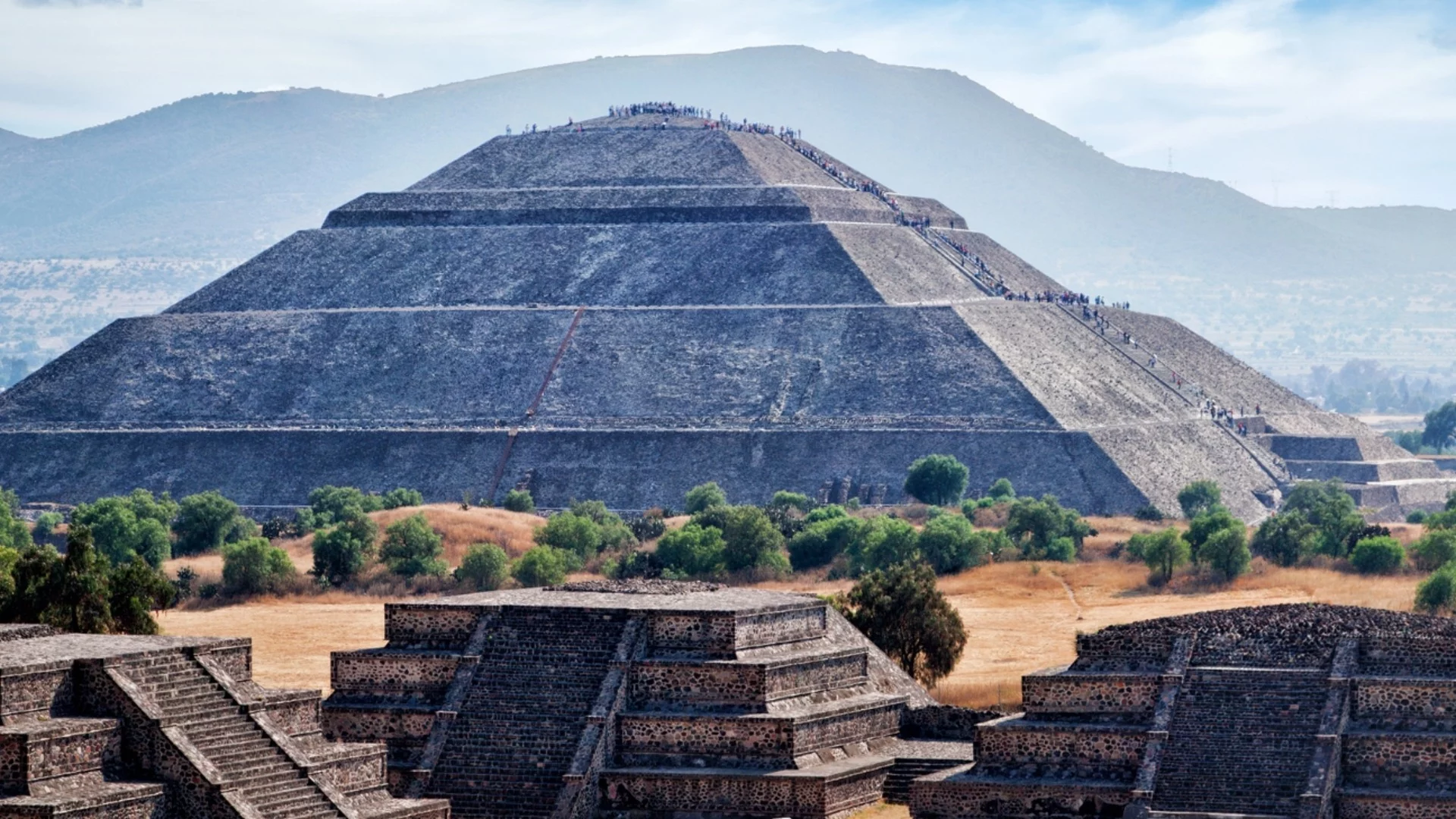 Стрелба край пирамидите в Мексико, убита е канадка и много ранени (ВИДЕО)