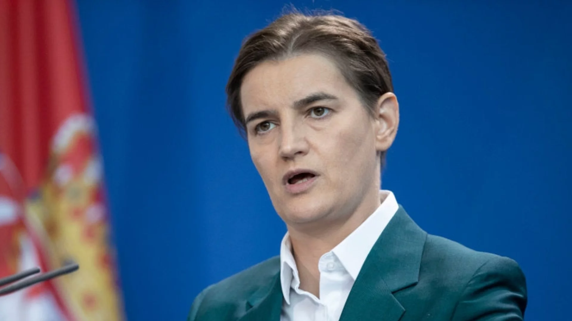 "Това, че аз и вие сме гейове, не значи, че може да говорим на "ти": Бърнабич в спор с депутат в Сърбия (ВИДЕО)