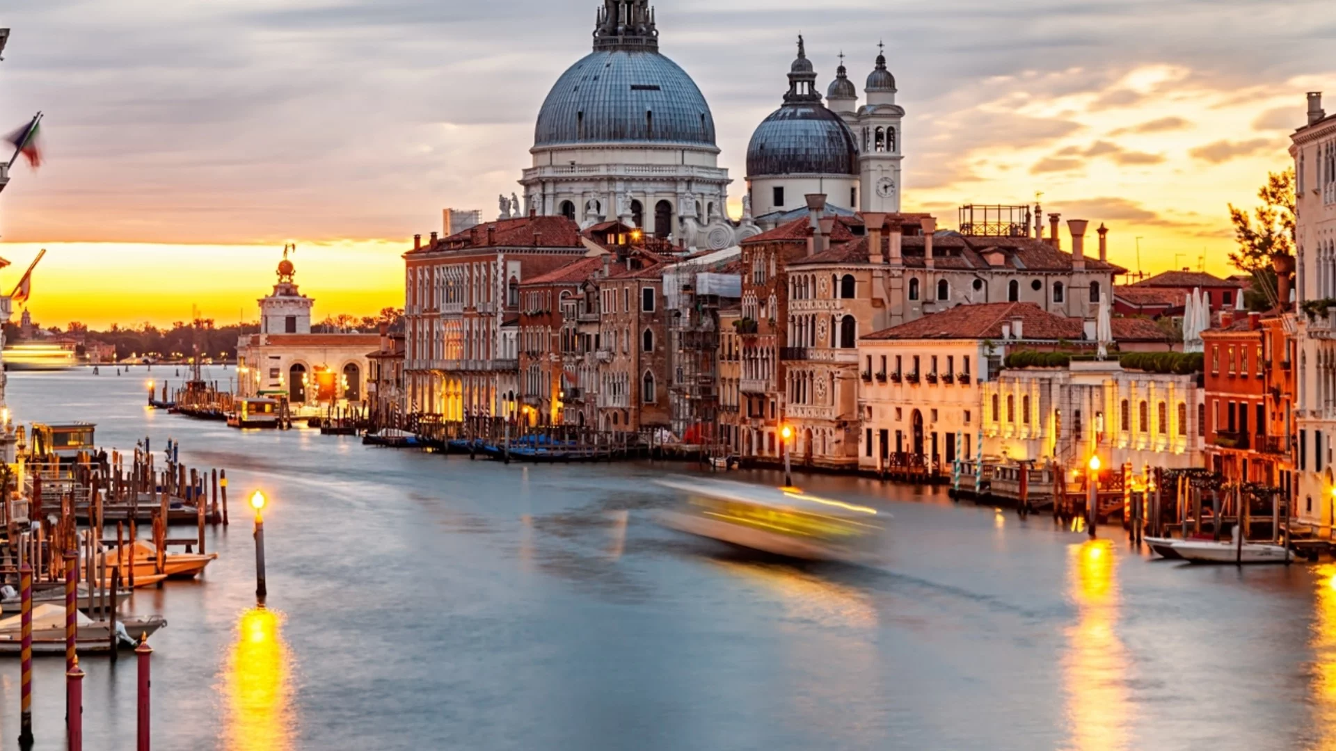 Учени предлагат радикален план за спасяване на Венеция от наводнения