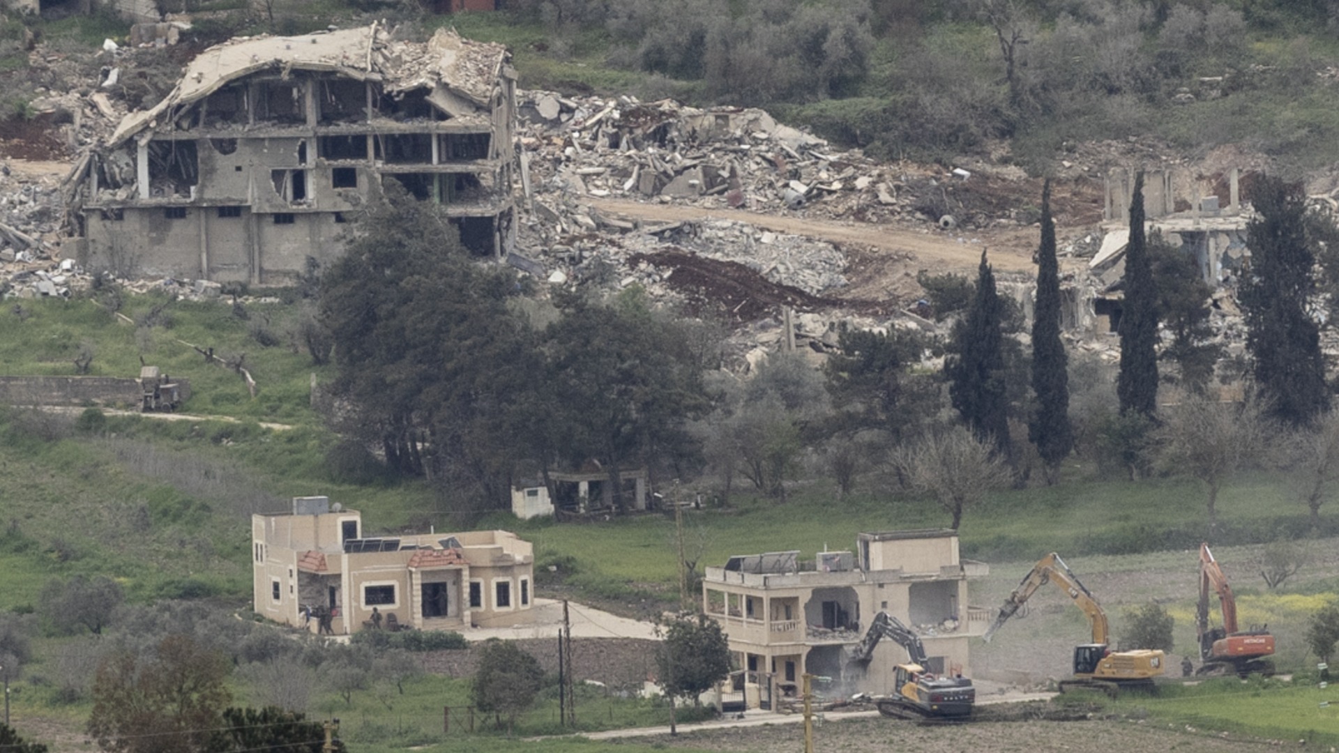 Турция достави 360 тона хуманитарна помощ в Ливан