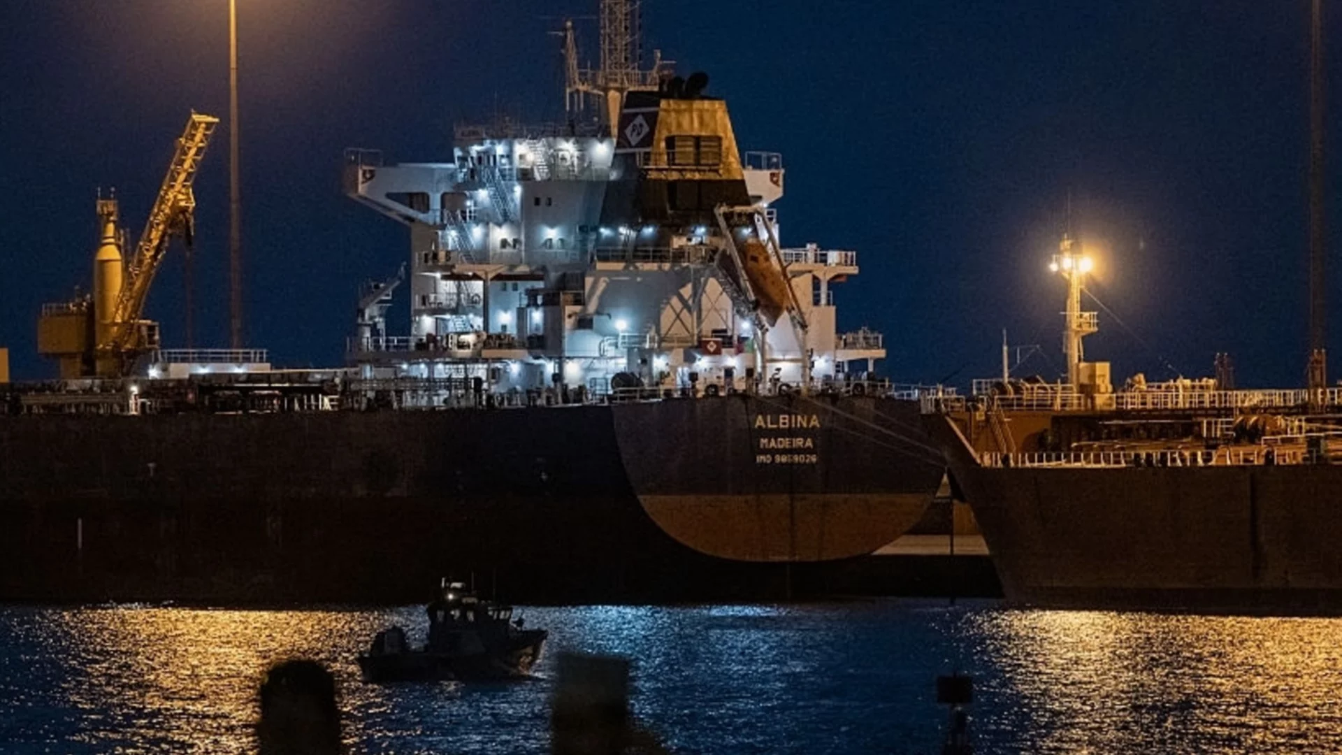 Измамници атакуват корабите в Ормузкия проток: Поток от фактури в криптовалута, обещаващи безопасно преминаване