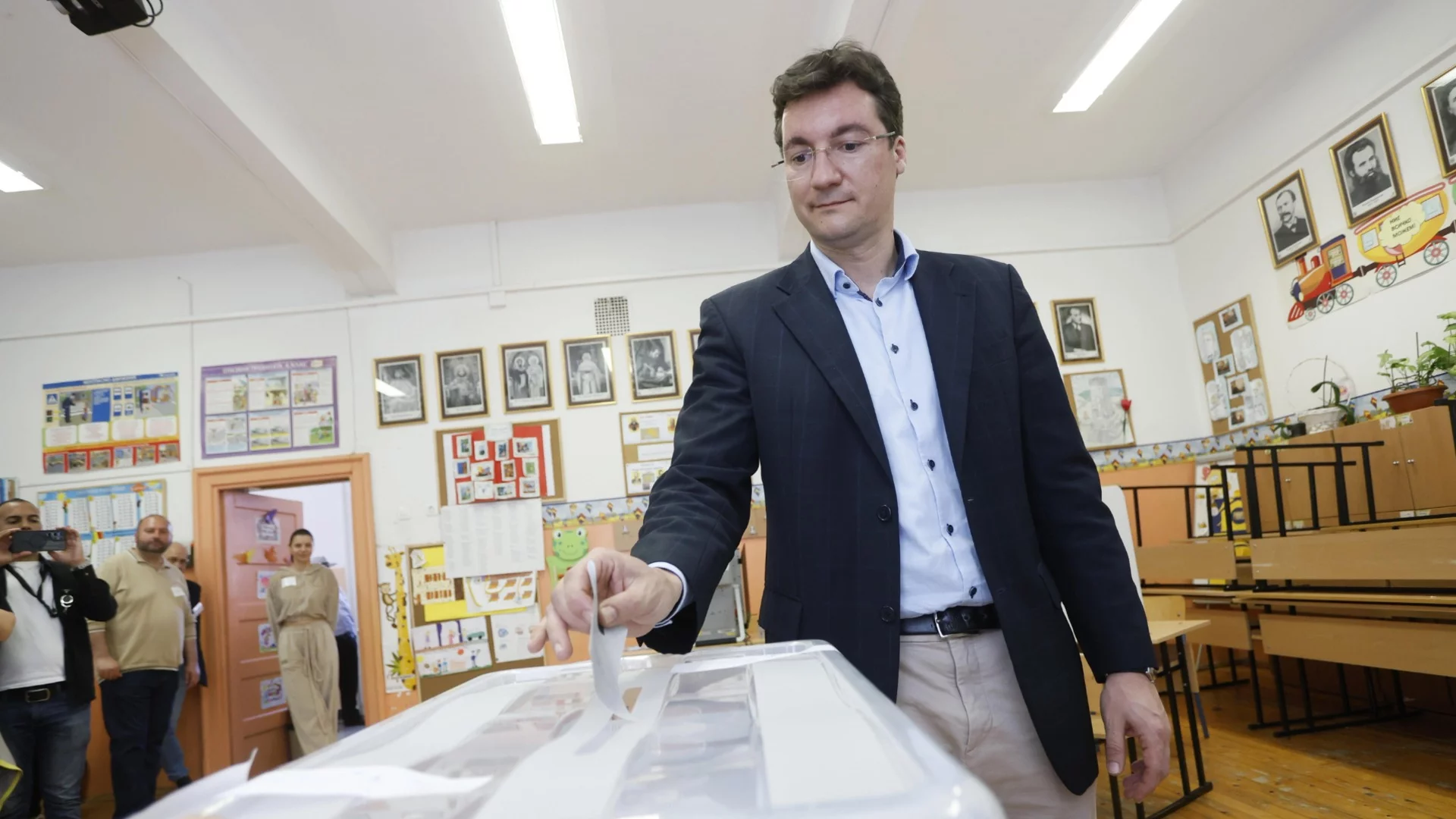 След "унизителните 3%" на изборите: Гуцанов поиска оставката на Крум Зарков