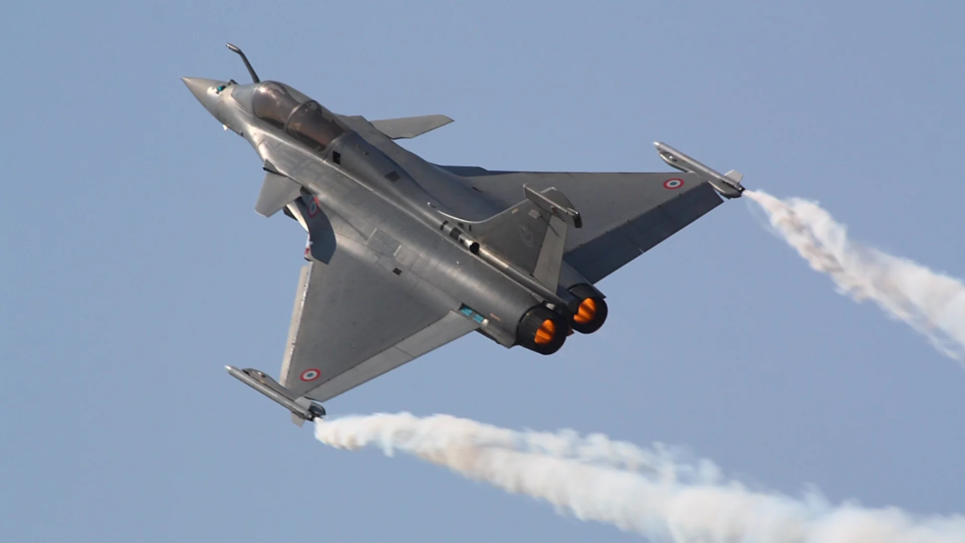 Франция и Полша обсъждат ядрени учения, Медведев се подигра и заплаши с "ирански военен сценарий"