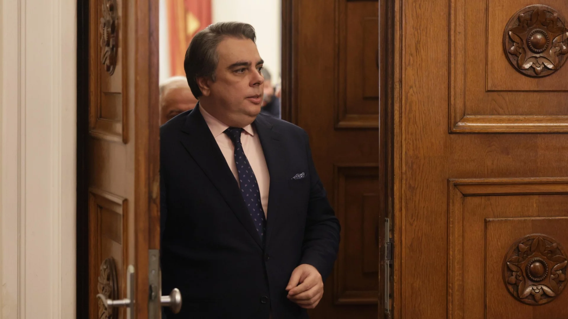 Асен Василев за Манол Пейков: С изумление и малко тъга наблюдавам бурята в чаша вода