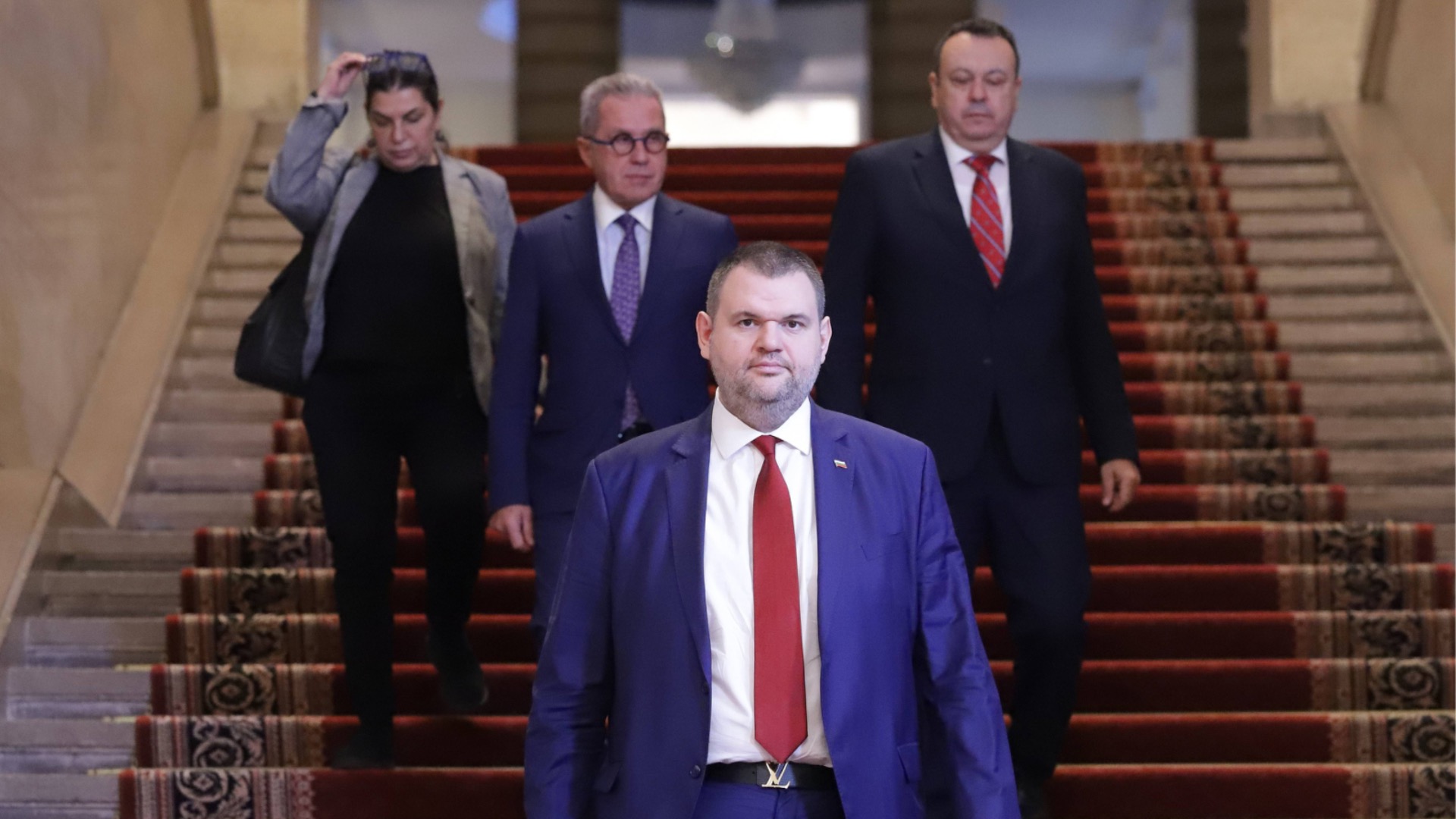 БОЕЦ: По заповед на Пеевски източват десетки милиони от ББР