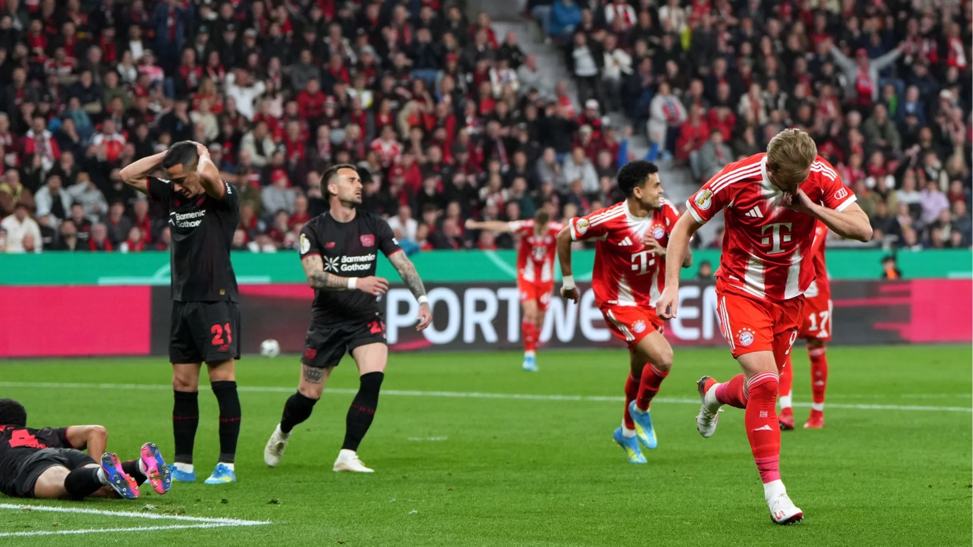 Байерн Мюнхен се спука да пропуска, но размаза Леверкузен за финал в Купата на Германия