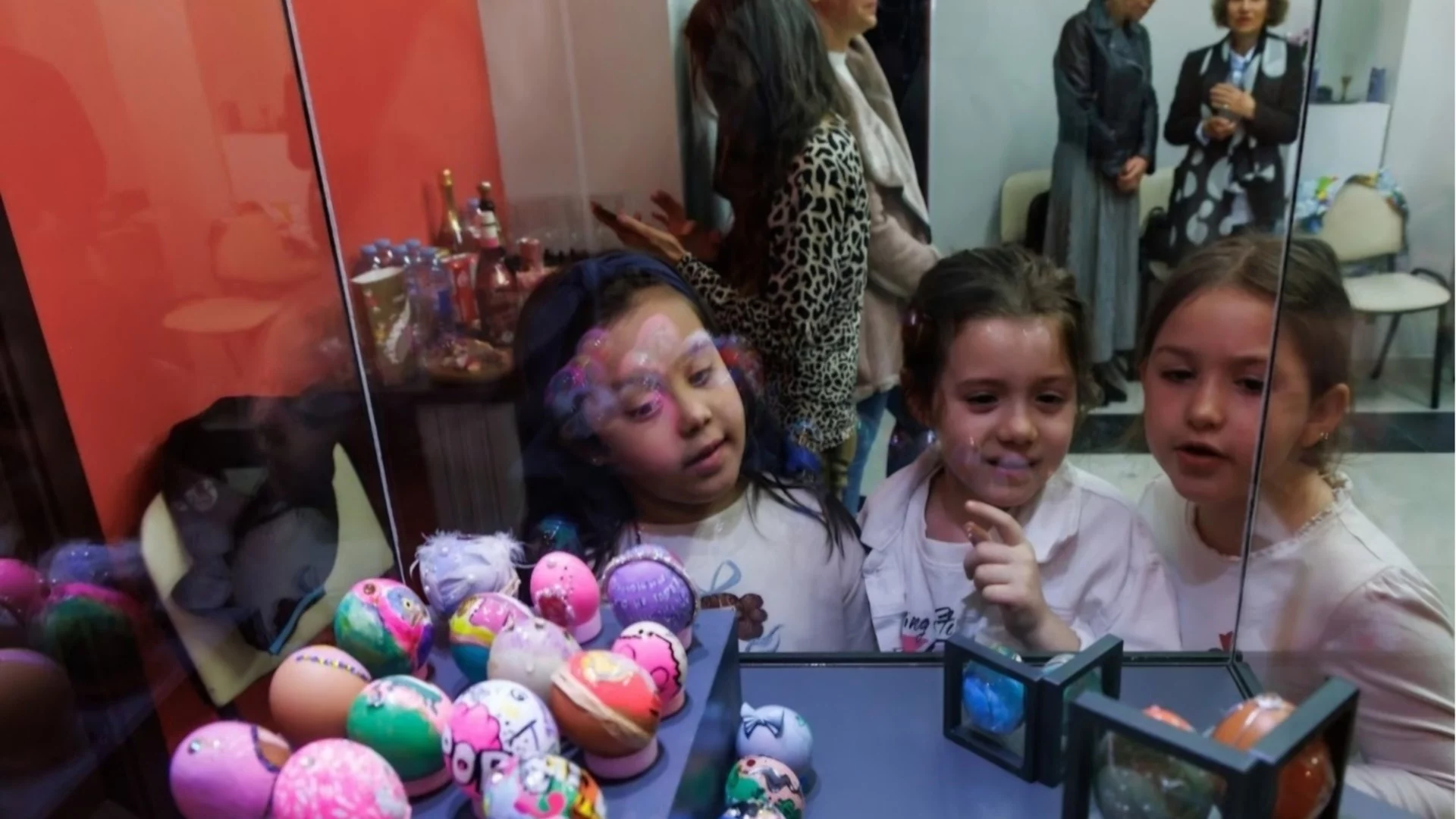 Първа изложба на авторски яйца в Бургас