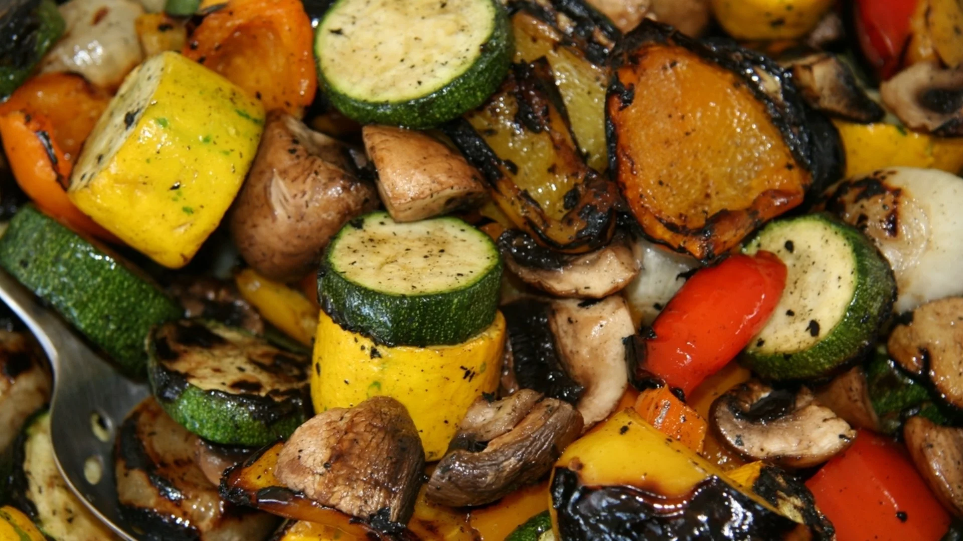 Защо зеленчуците в еър фрайър понякога прегарят отвън, а остават сурови отвътре