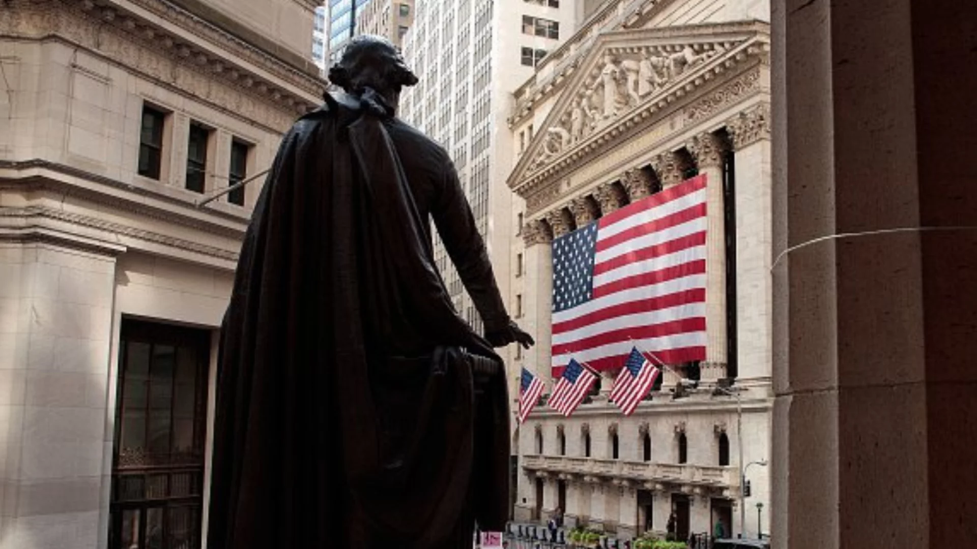 Разследване дали Тръмп и антуража му печелят милиарди заради войната в Иран с измама: Любимият вестник на президента на САЩ го поиска