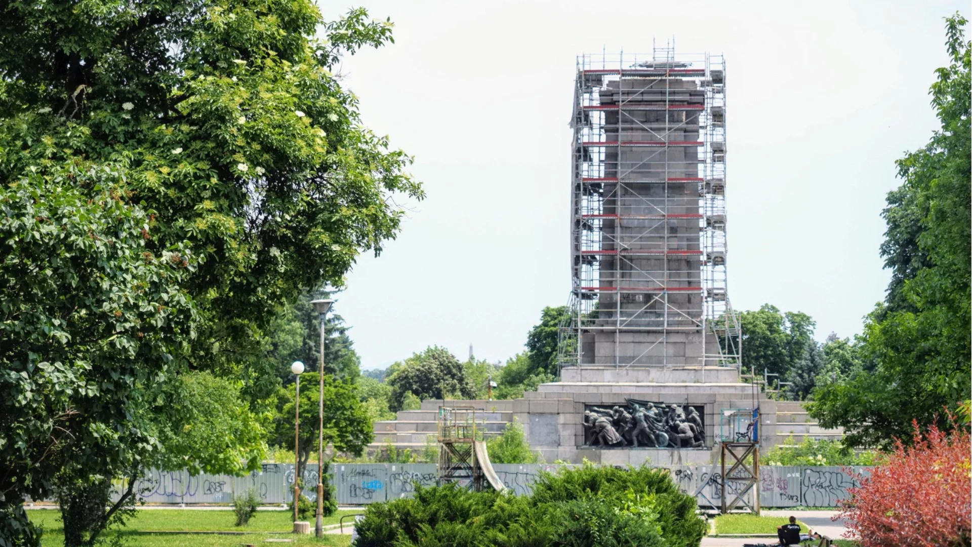 Махат скелето около МОЧА