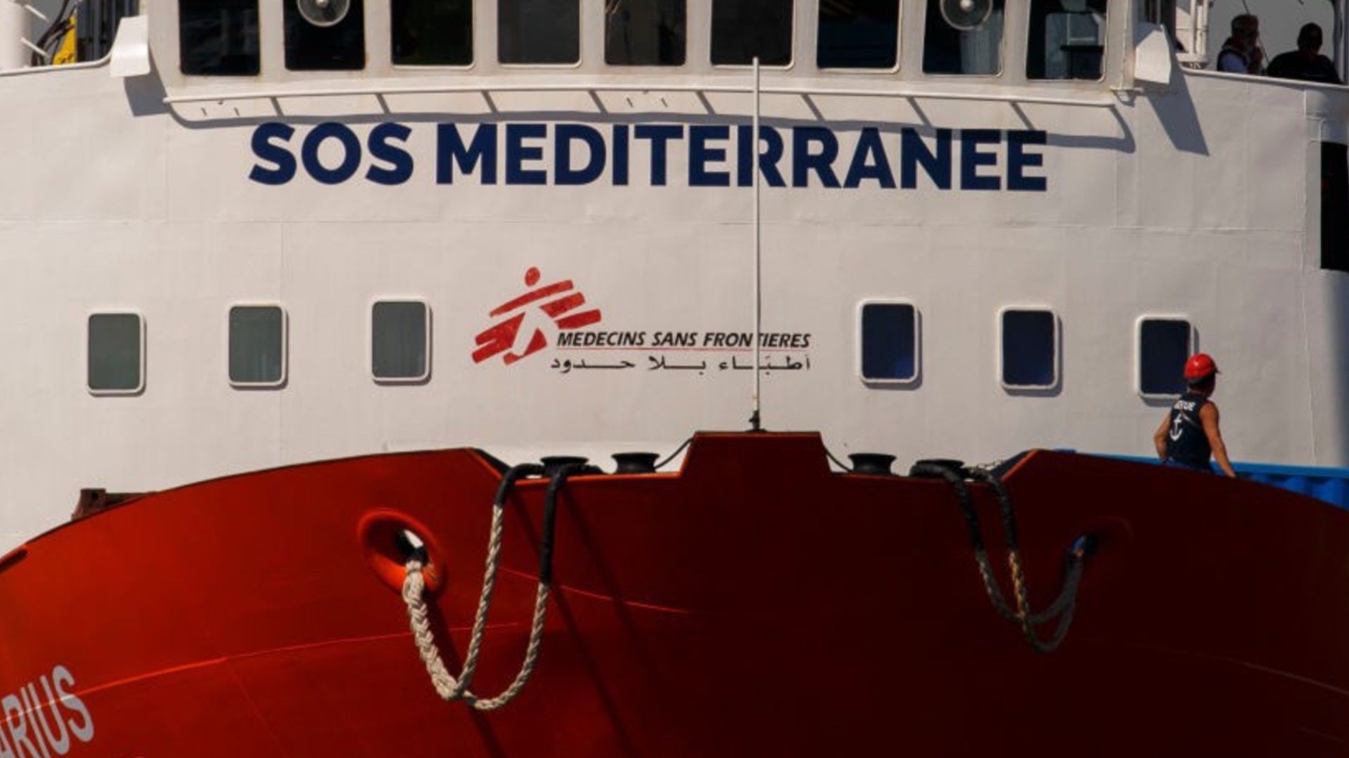 Не се побираха в лодката: Близо 40 мигранти са спасени край Крит