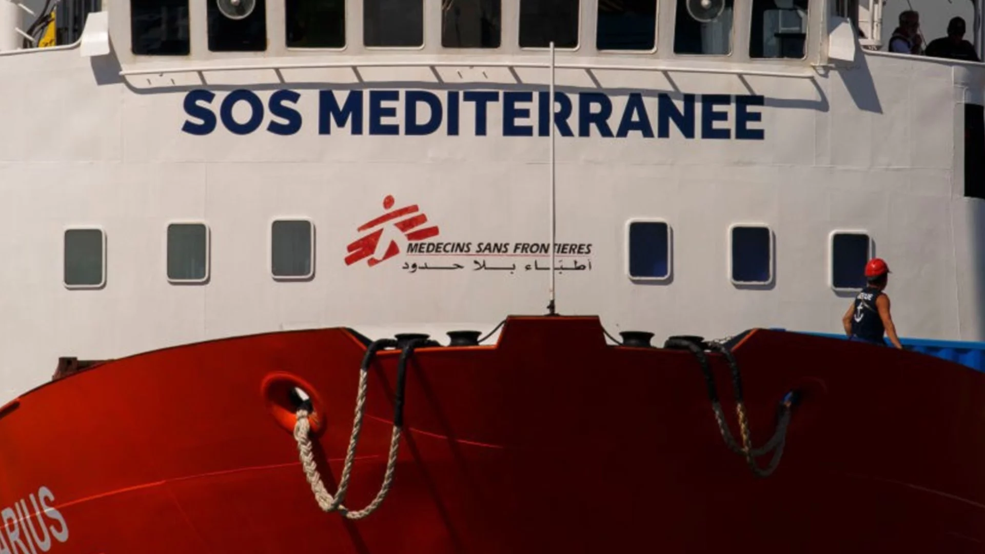 Не се побираха в лодката: Близо 40 мигранти са спасени край Крит