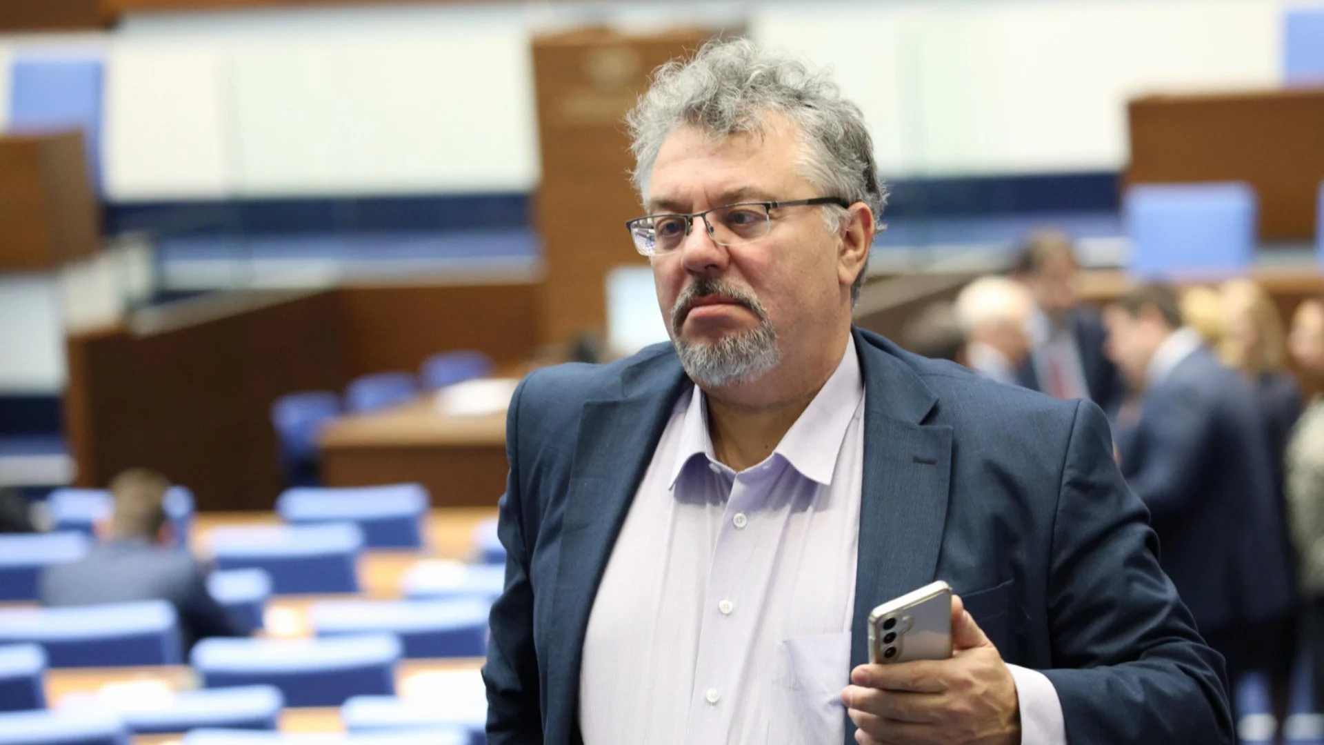 Факторът "Асен Василев": Буря заради него и дали Манол Пейков и Чило Попов ще са депутати