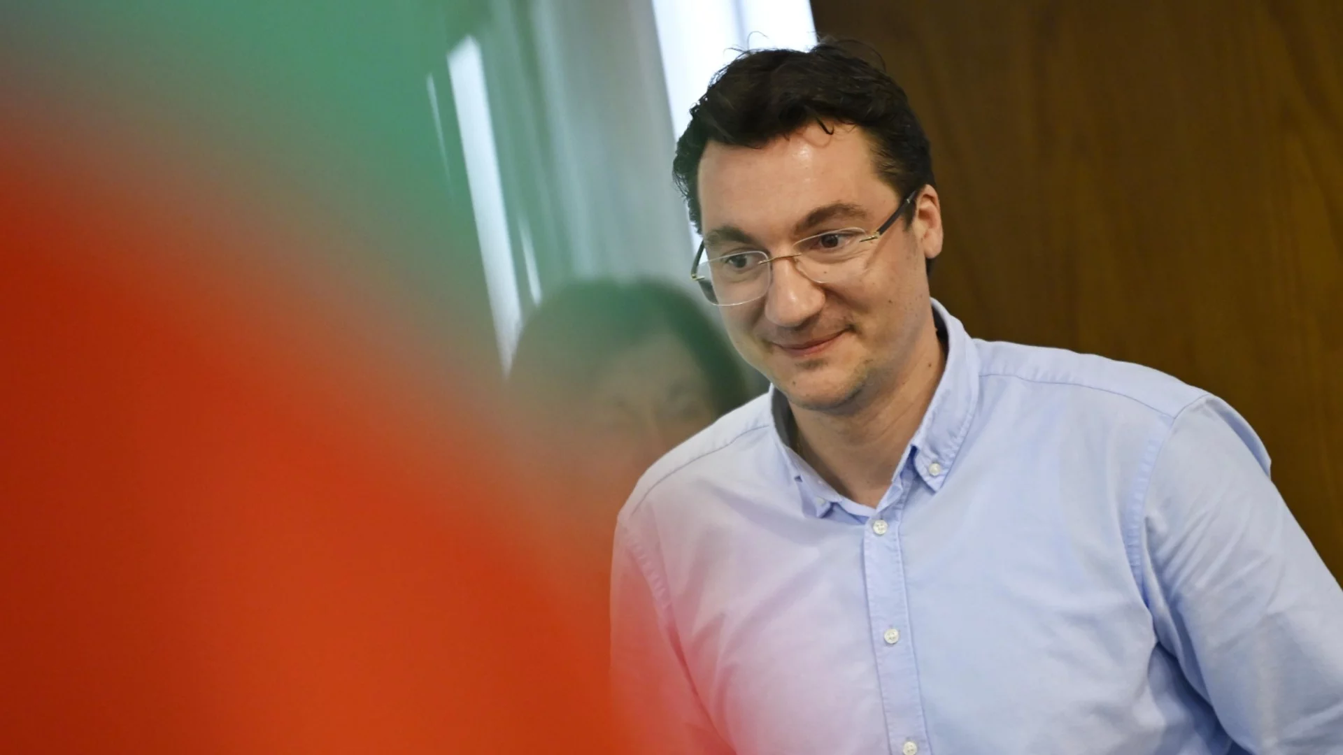 Вътрешен човек в БСП: Крум Зарков да не подава оставка, Радев и ГЕРБ ни сринаха