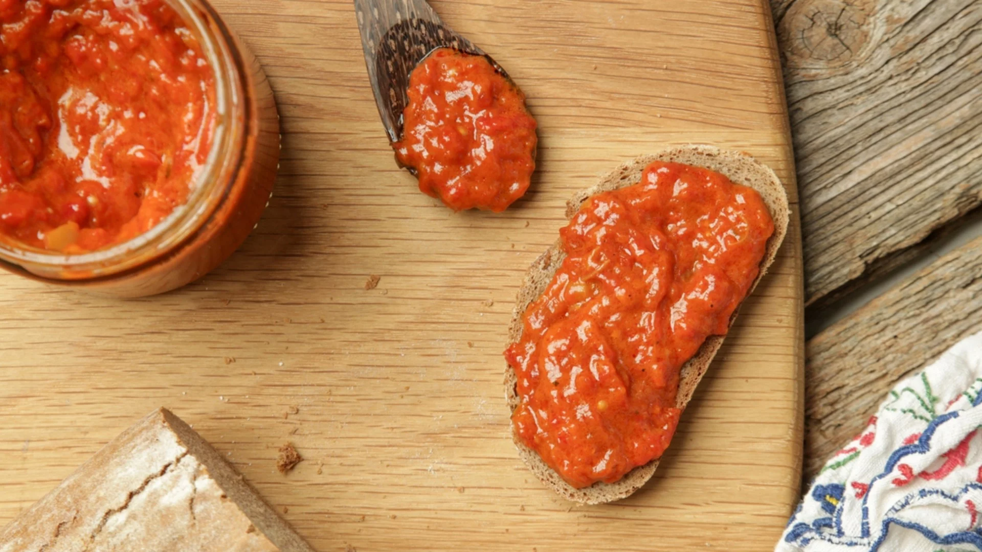 Лютеница и айвар: къде свършва приликата и откъде започва разликата