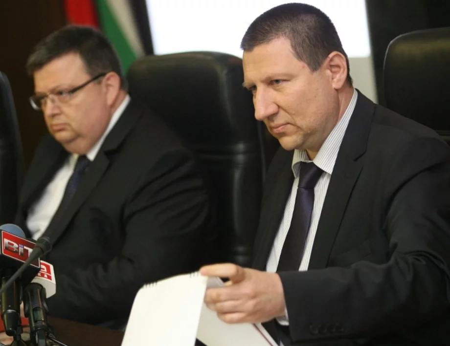 Пак филмът "Още от същото": Като нищо след Сарафов ни чака нов Цацаров или нов Гешев