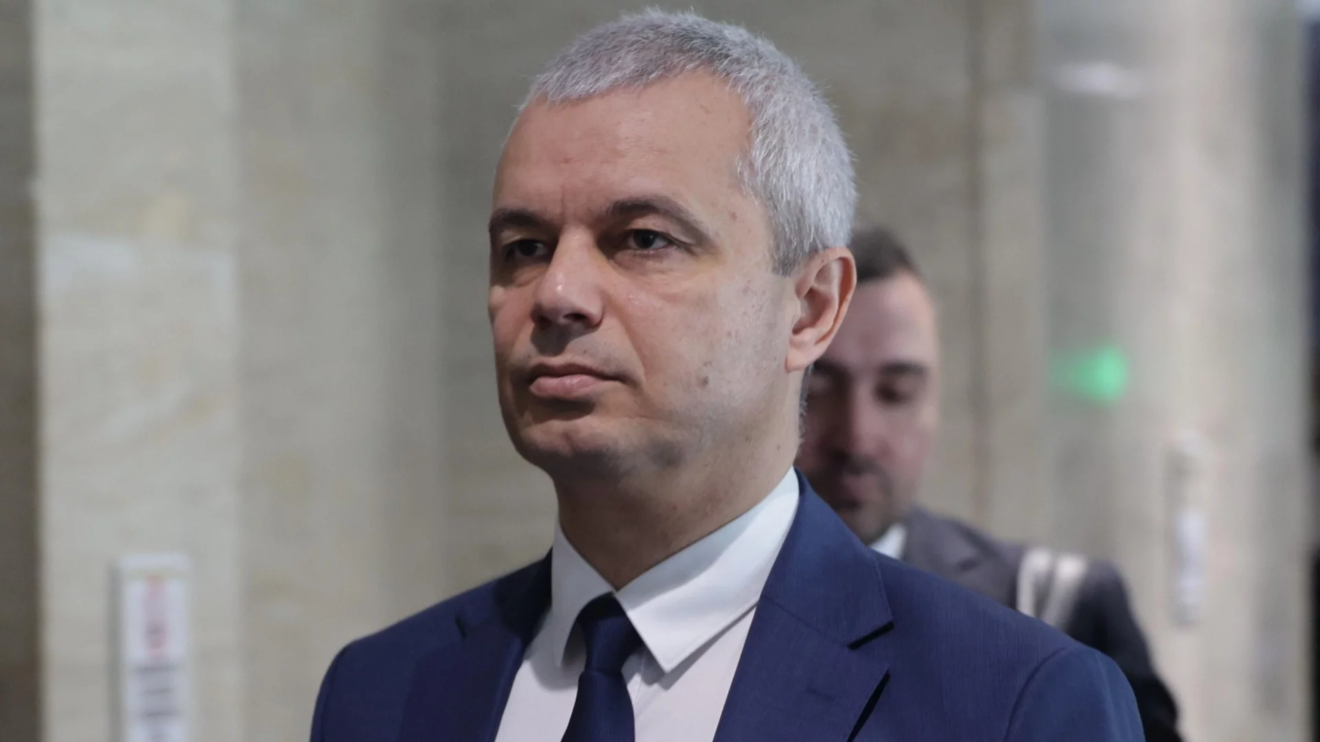 "Да спрем заема за Украйна": Костадинов с истерия и голяма неточност за 90-те милиарда от ЕС