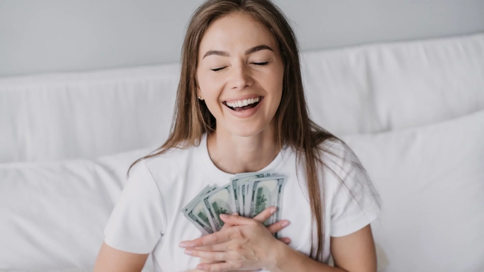 В понеделник: Богът на парите ще помогне на Лъв, Риби + още 2 зодии