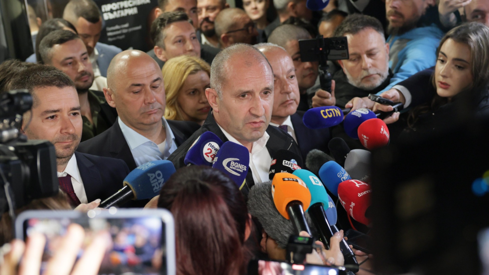 От Мистър Кеш до 44% подкрепа: Събитията, които спечелиха изборите на Радев