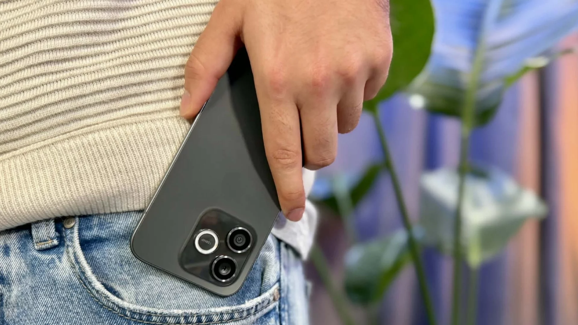 HONOR 600 Lite внася свежест с голяма батерия и здраво алуминиево тяло (ВИДЕО)