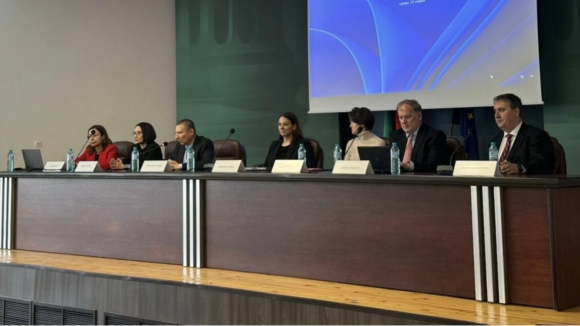 Всичко си е постарому: Сарафов се завърна на предишния си пост и отчете първа активност