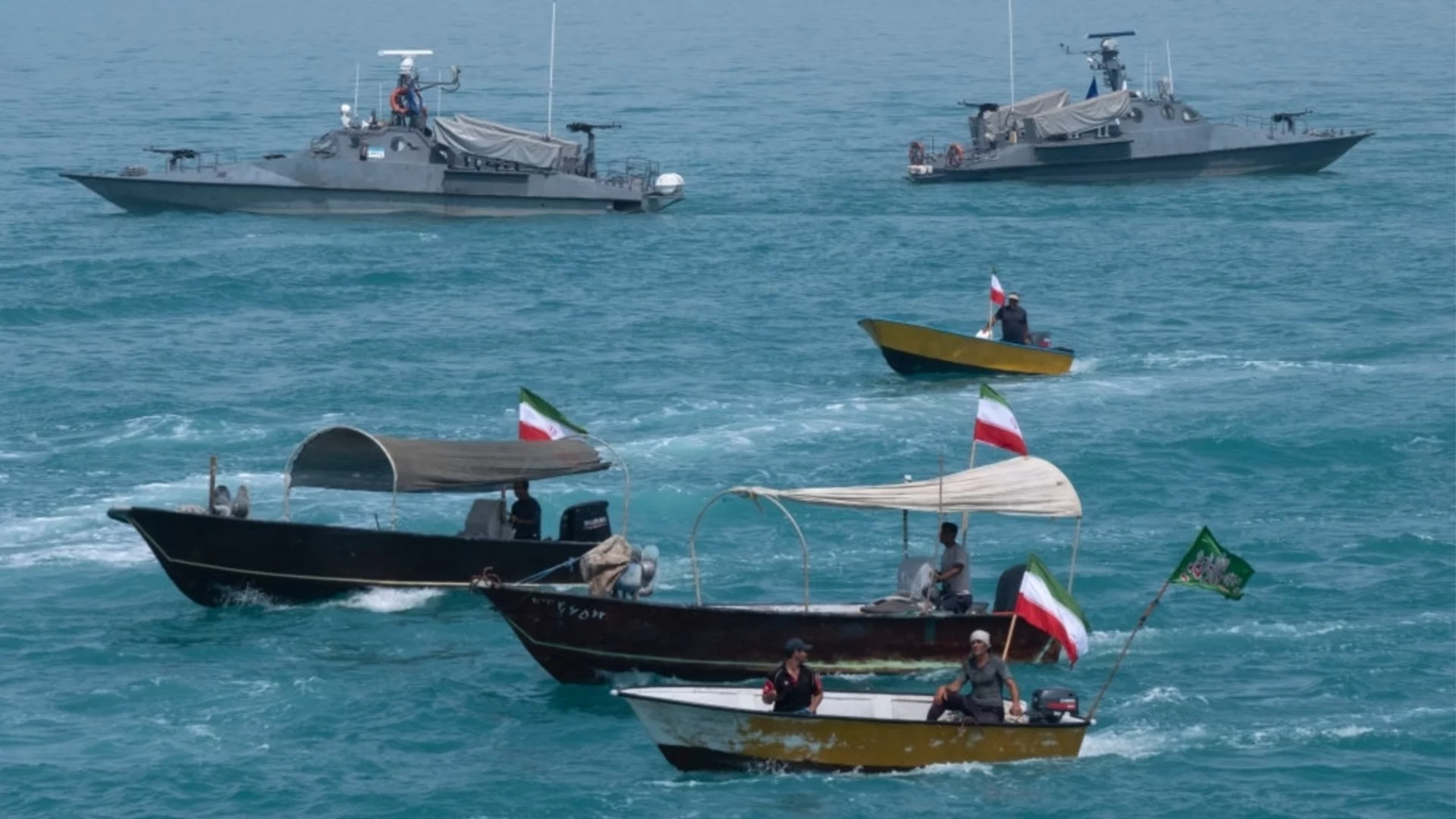 Иран се похвали с първи събрани транзитни такси за Ормузкия проток