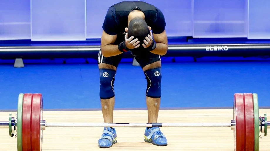 Шампионът, който вдига 155 кг с контузено коляно: Ангел Русев за страха, отказването и силата да си баща